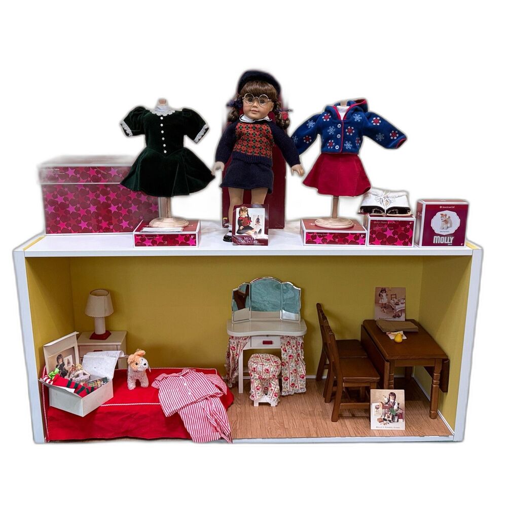 Pleasant Company Molly American Girl Lot Doll Furniture Clothes Accessories Box